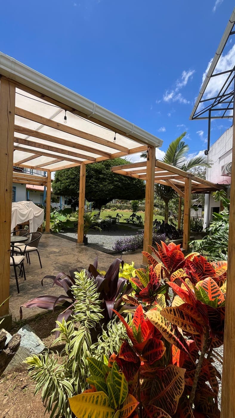 Jardín con pérgola de La Despensa
